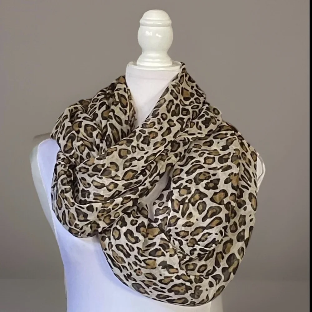 Ann Christine Leopard Print Infinity Scarf